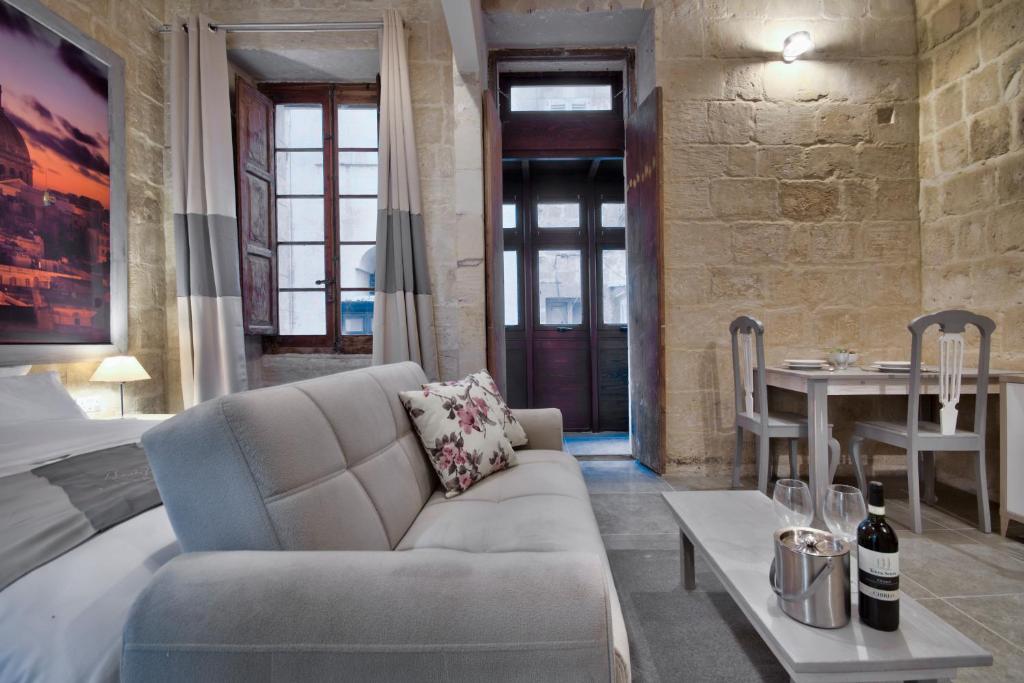 Posezení v ubytování Laparelli Suites: Luxury Suite 2