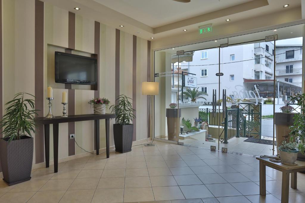 TV a/nebo společenská místnost v ubytování Irida Apartments