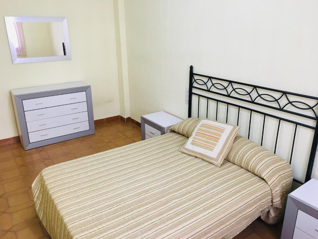 A bed or beds in a room at Apartamentos Vista Alegre Altamar