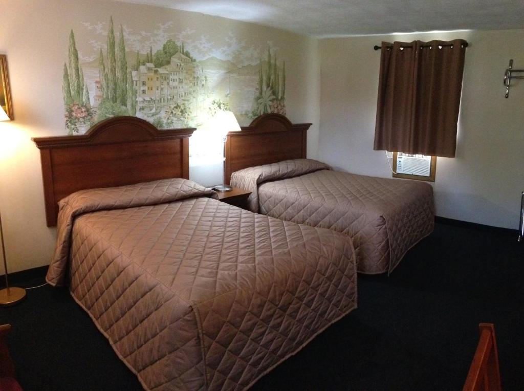 a hotel room with two beds in a room at Majers Motel in Stratford