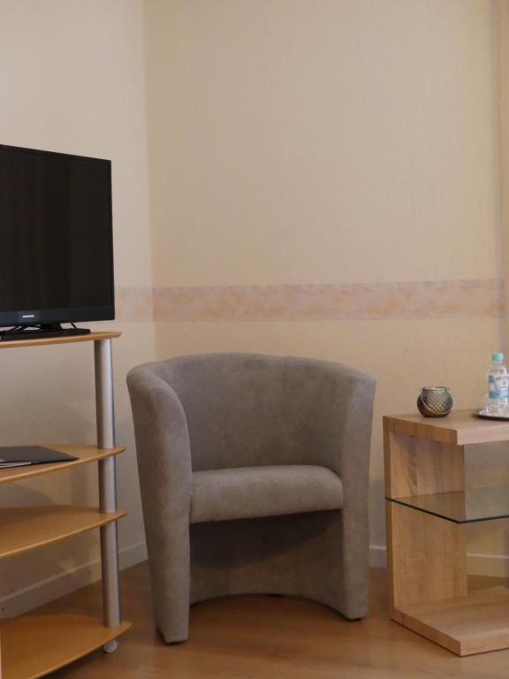 TV a/nebo společenská místnost v ubytování Weingut & Gästehaus Edwin Hoffmann