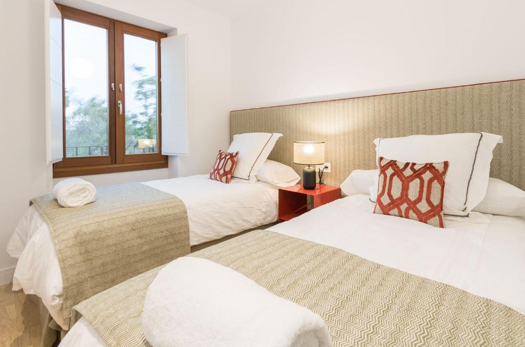 Postel nebo postele na pokoji v ubytování Ohliving Alcazar