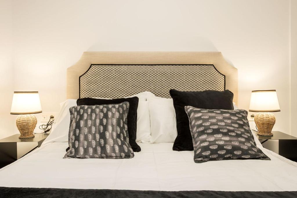 Postel nebo postele na pokoji v ubytování Ohliving Alcazar