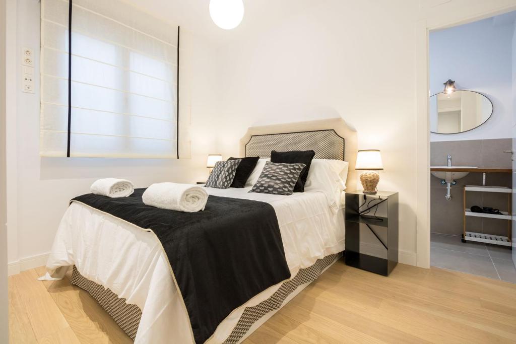 Postel nebo postele na pokoji v ubytování Ohliving Alcazar