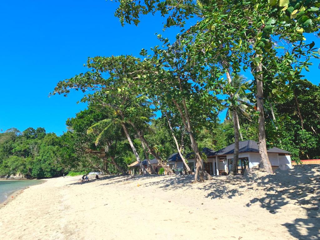 White Sands Beach Resort Lembeh