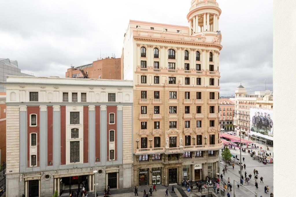 Nespecifikovaný výhled na destinaci Madrid nebo výhled na město při pohledu z aparthotelu
