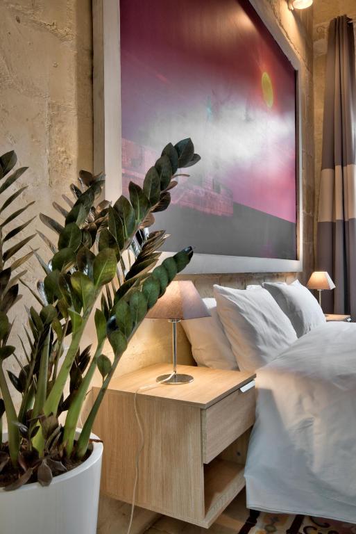 Postel nebo postele na pokoji v ubytování Laparelli Suites: Luxury Suite 3