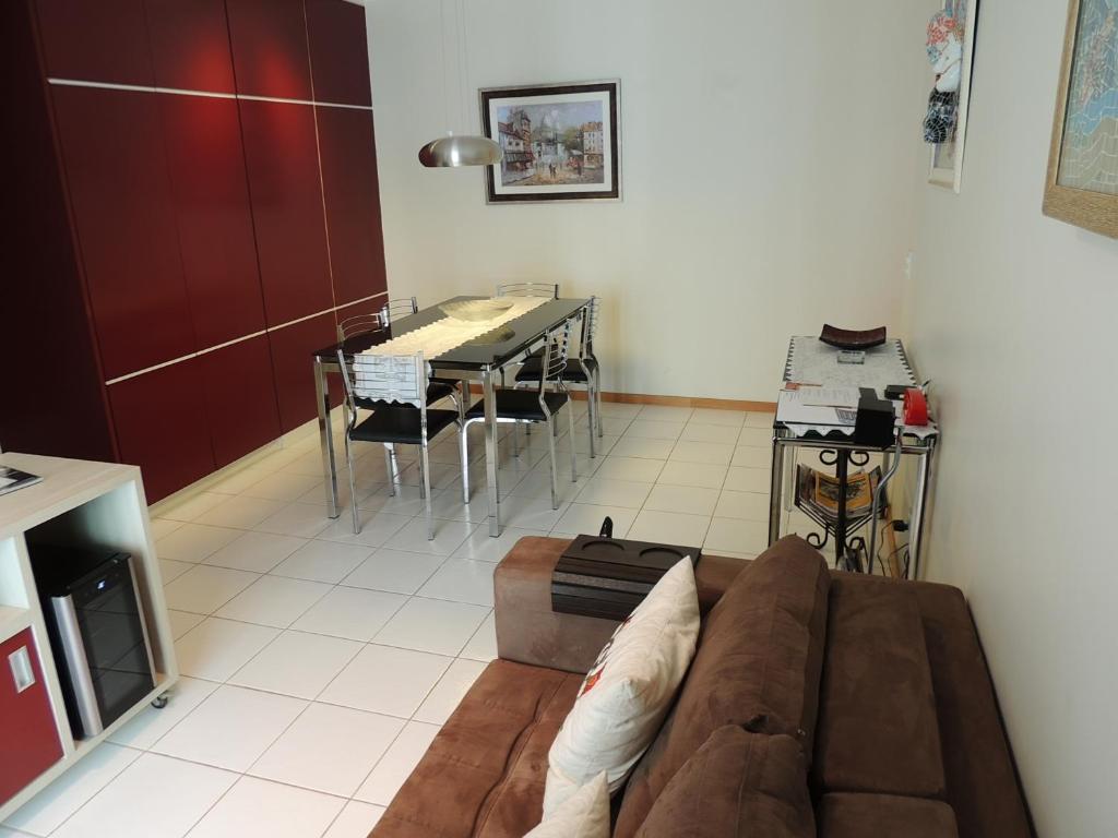 a living room with a couch and a table at Apartamento 2 quartos Living Park Sul in Brasilia
