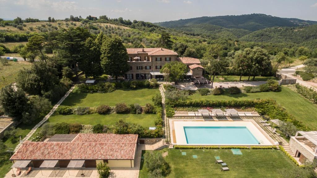 Bazén v ubytování Tenuta Ponziani Wine Resort&Spa nebo v jeho okolí