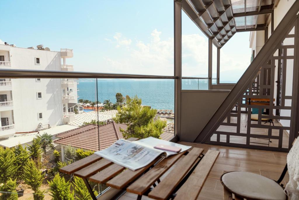 Epirus Hotel - Deluxe Double Room With Side Sea View