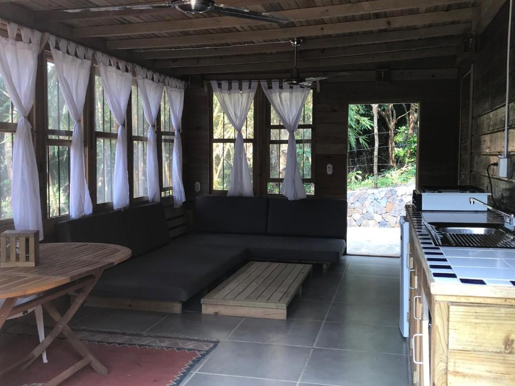 Roatan Bed & Breakfast Apartments - Family Bungalow
