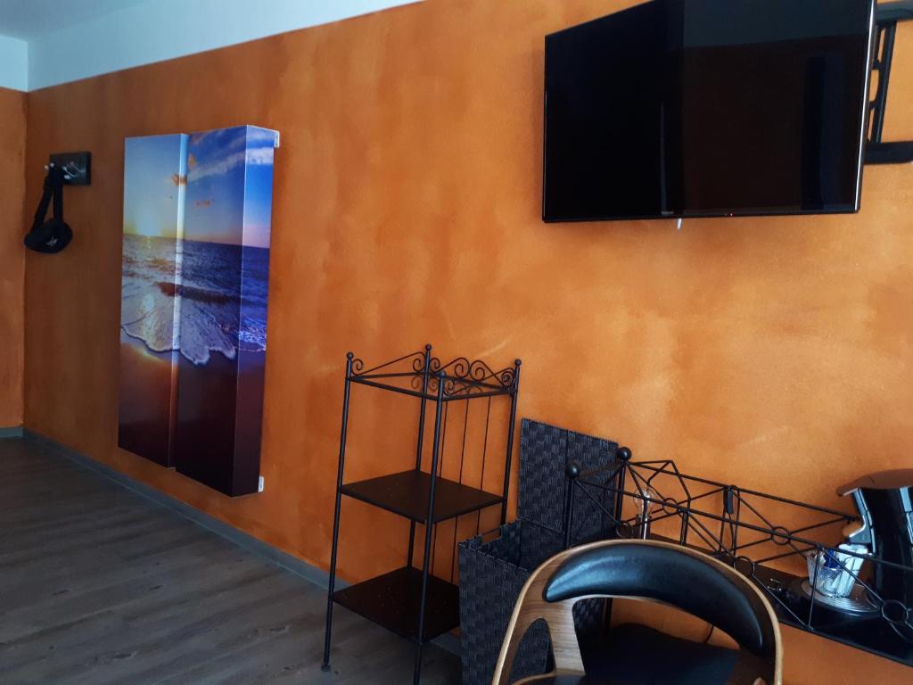 TV a/nebo společenská místnost v ubytování Aparthotel-Stadtallendorf