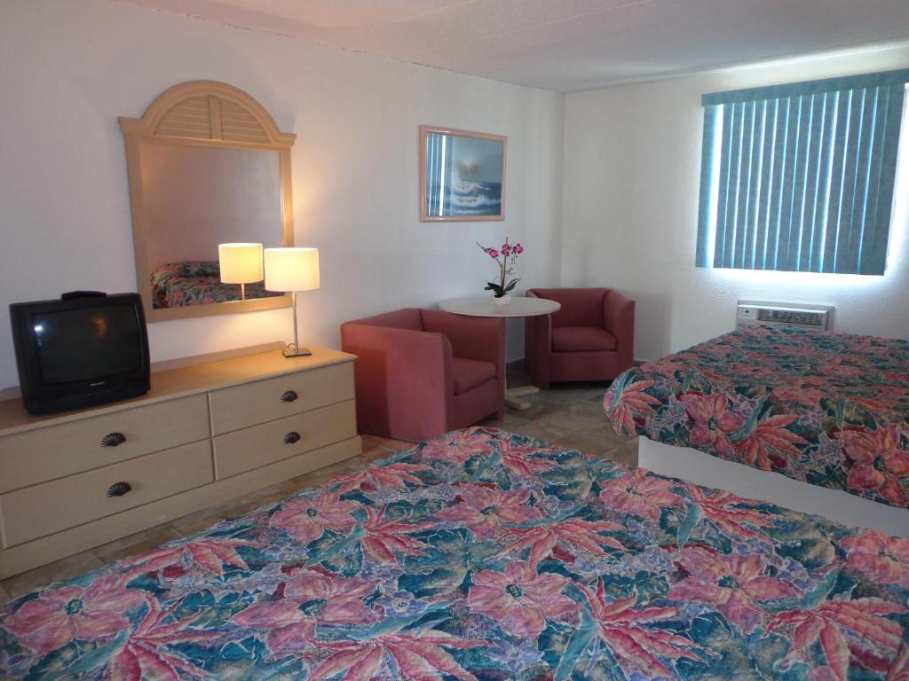 Postel nebo postele na pokoji v ubytování Isle of Palms Motel