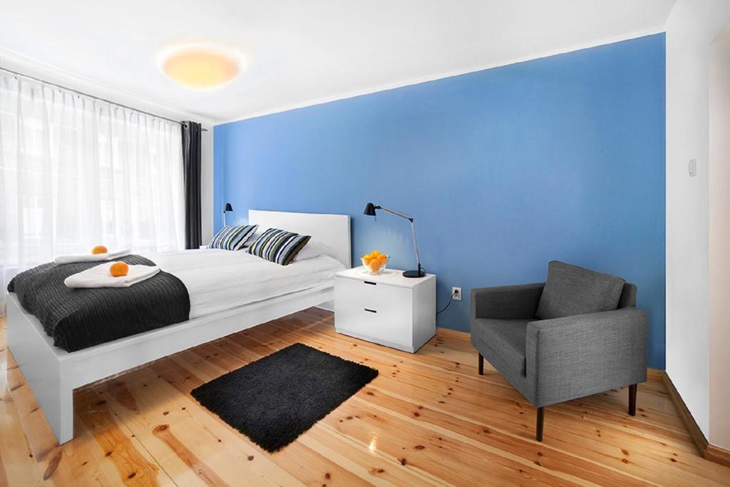 Posteľ alebo postele v izbe v ubytovaní Apartamenty Pomarańczarnia