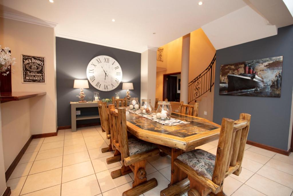 Serendipity Place House Unit - 300 m from beach - Image 10