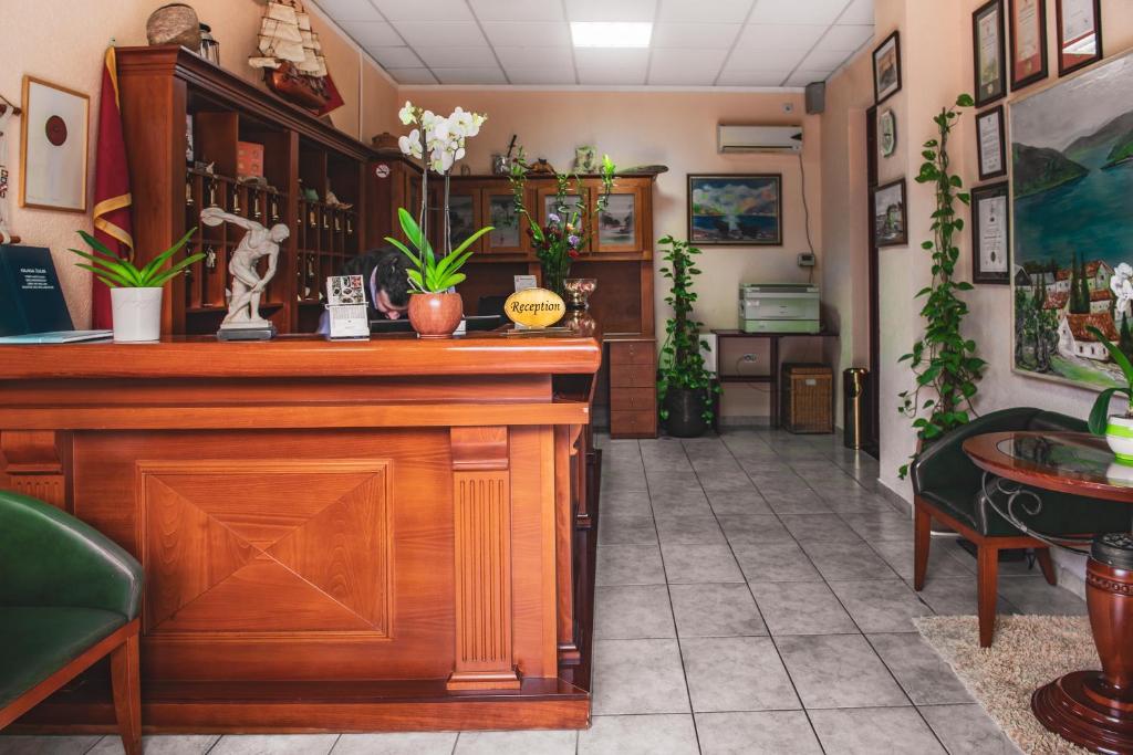 Salon ili bar u objektu Hotel Montenegrino