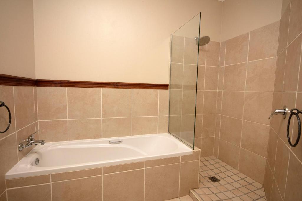 Serendipity Place House Unit - 300 m from beach - Image 14