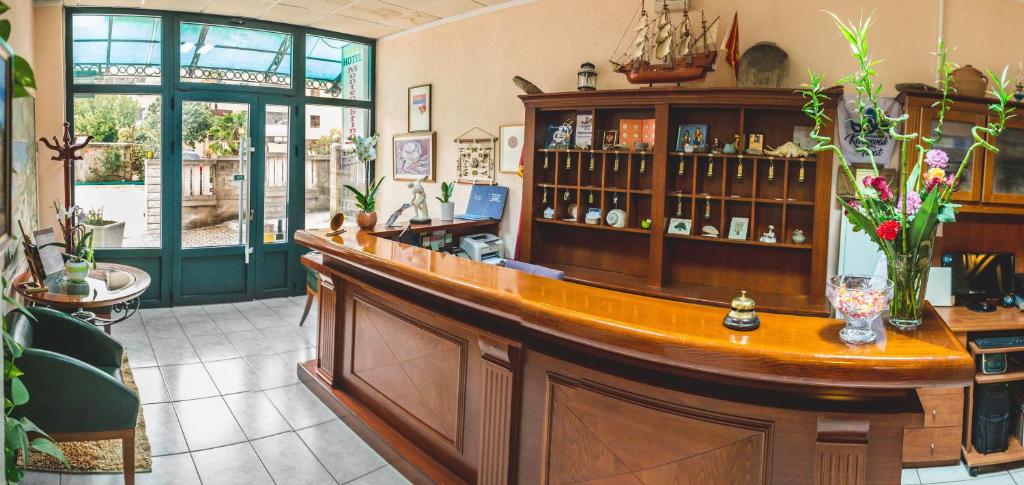 Salon ili bar u objektu Hotel Montenegrino