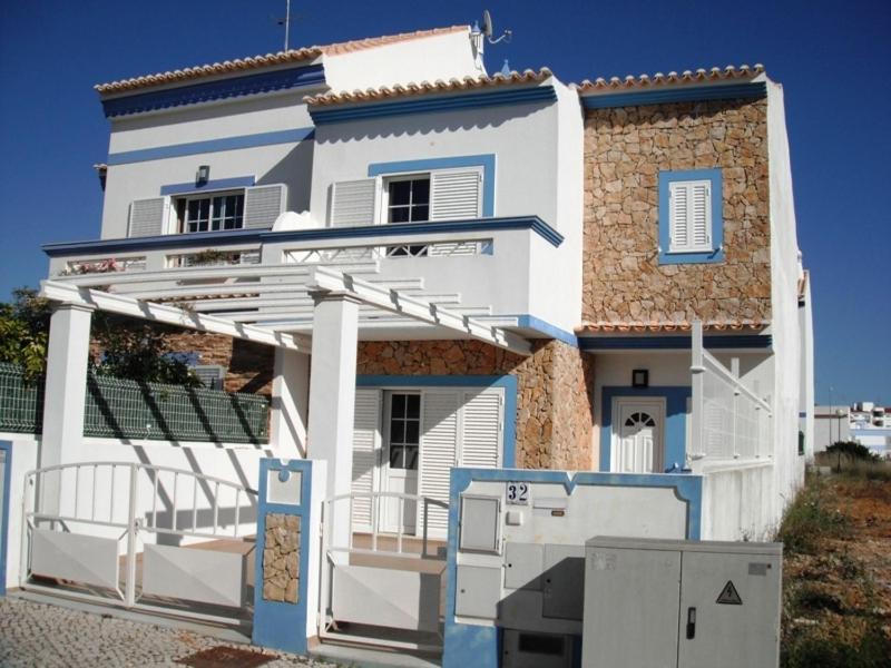 a white house with a blue and white facade at Villa Manta Rota in Manta Rota