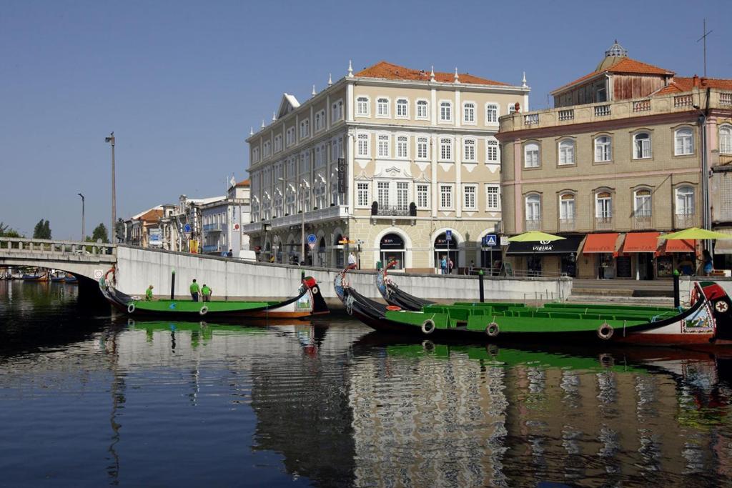 Výhled na řeku, která protéká v blízkosti hotelu