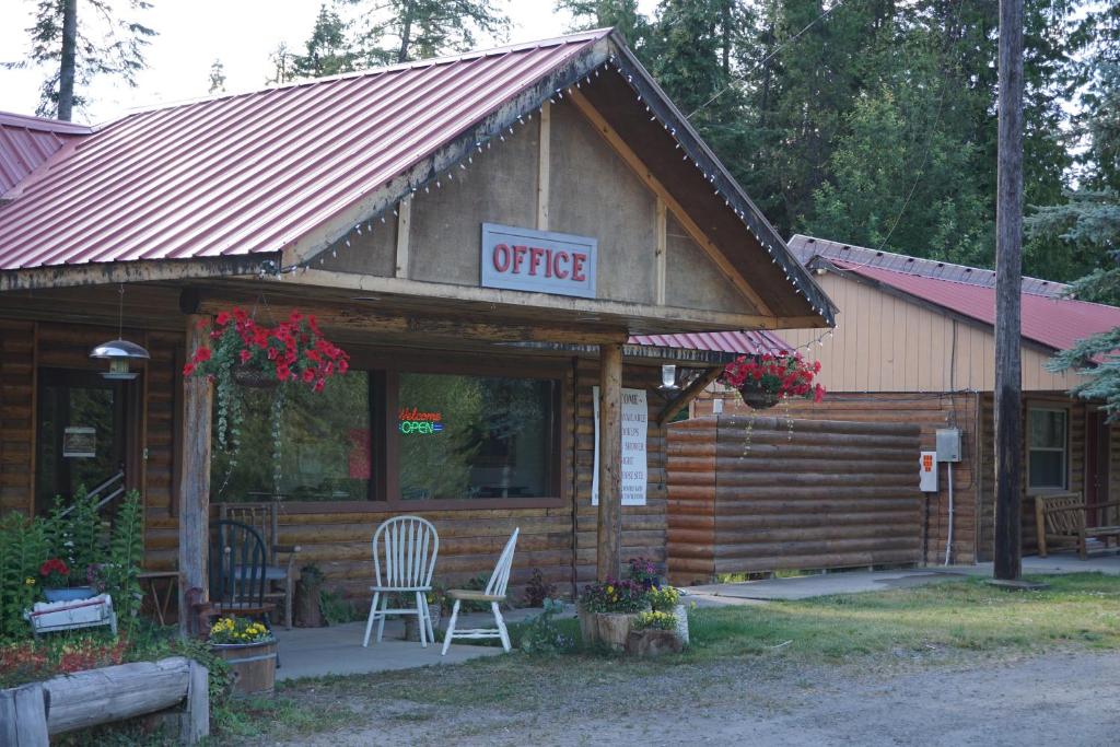 Hotel The Hemlocks RV and Lodging (VS Bonners Ferry)
