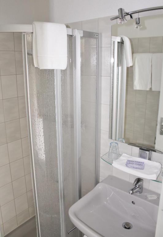 Koupelna v ubytování Hotel Les Rives Du Doubs