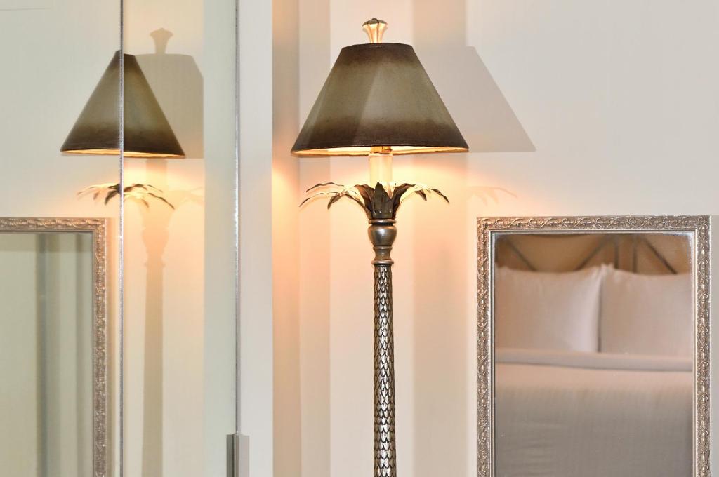 Postel nebo postele na pokoji v ubytování Hotel Lombardy