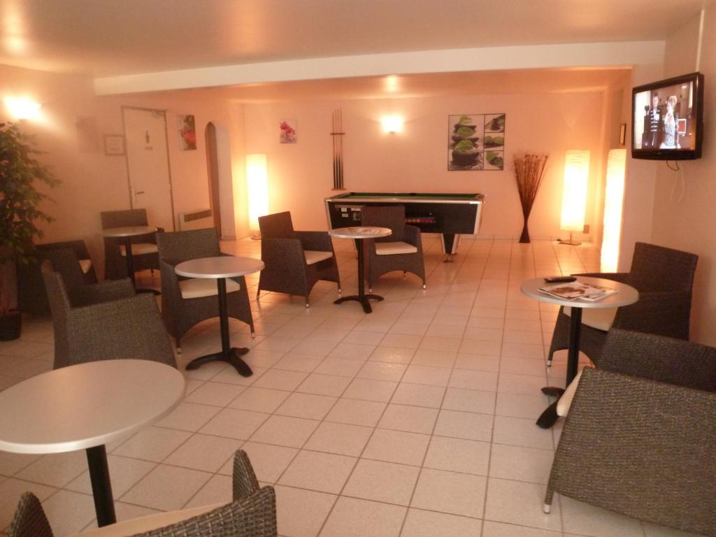 Posezení v ubytování Hôtel Restaurant Les Falaises