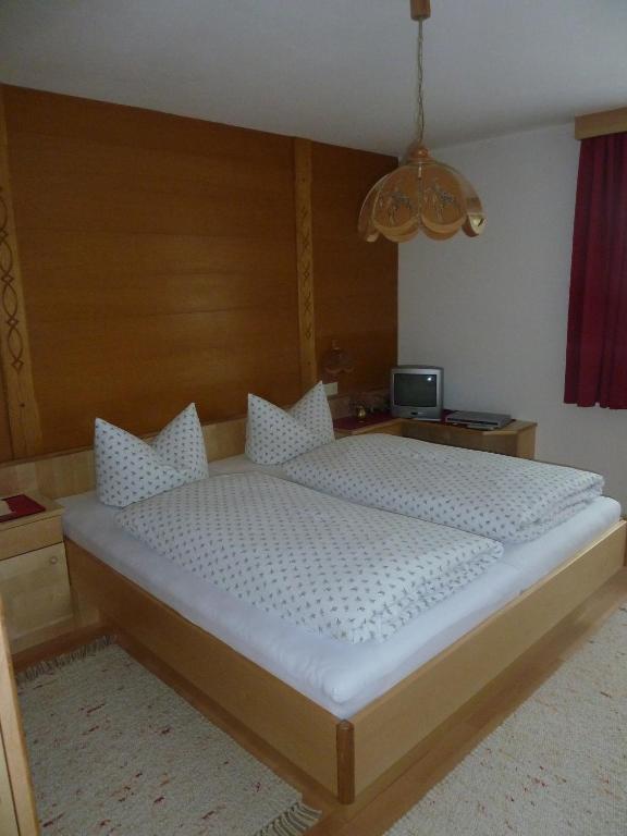 Postel nebo postele na pokoji v ubytování Pension Holzmann