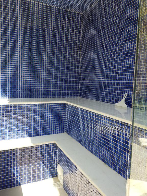  Casa alto padrão na Ferradura em condomínio com piscina privativa