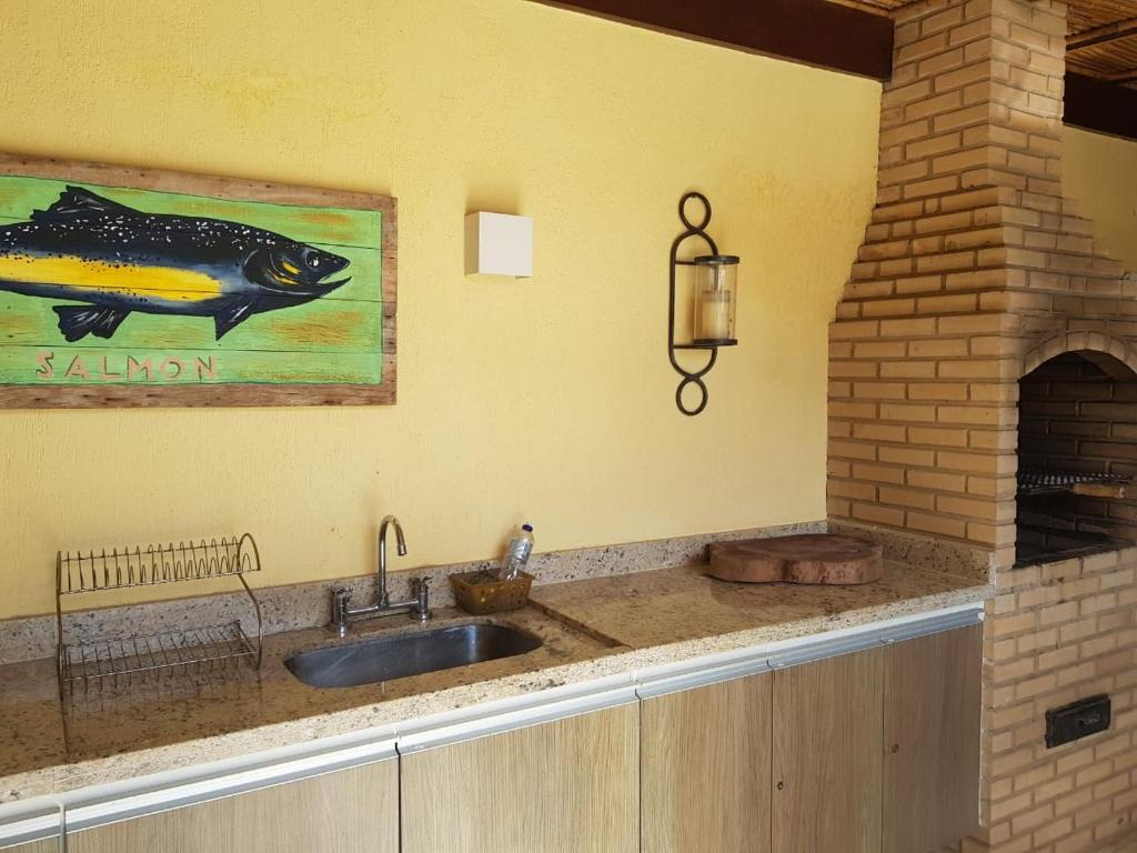  Casa alto padrão na Ferradura em condomínio com piscina privativa