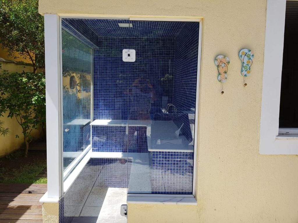  Casa alto padrão na Ferradura em condomínio com piscina privativa