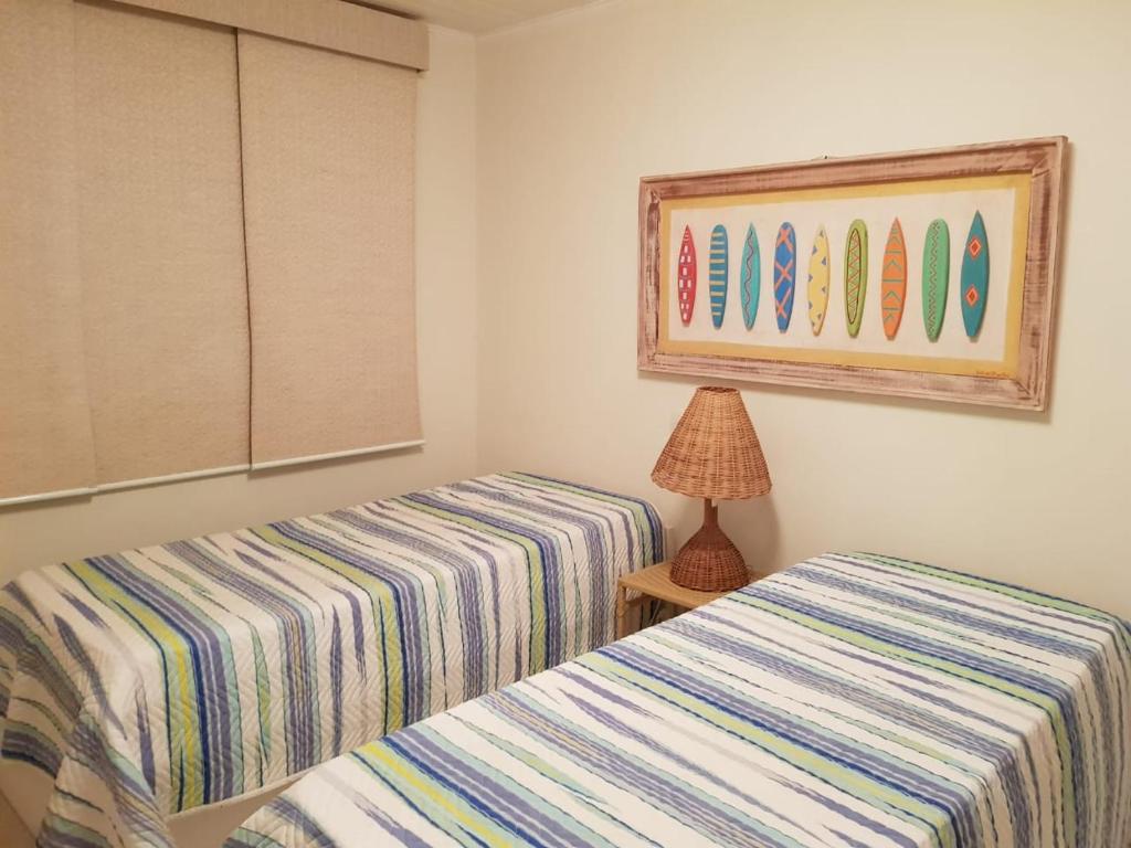  Casa alto padrão na Ferradura em condomínio com piscina privativa