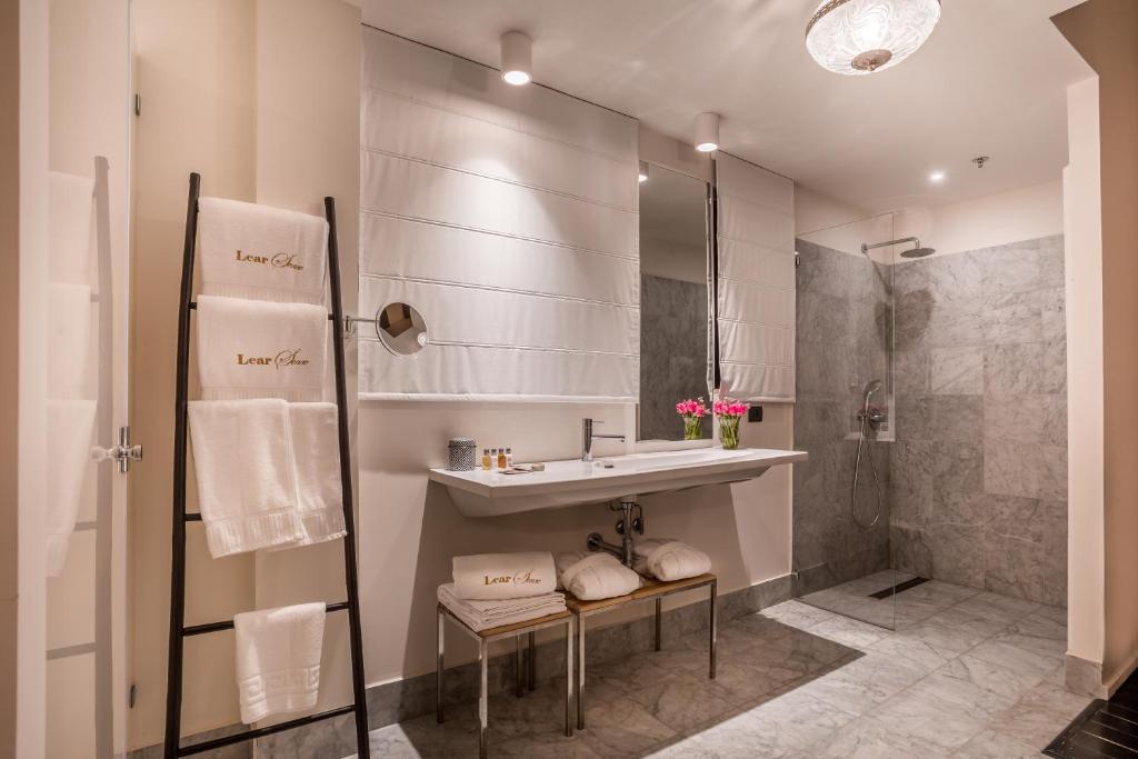 Lear Sense Hotel - Deluxe Suite With Spa Bath
