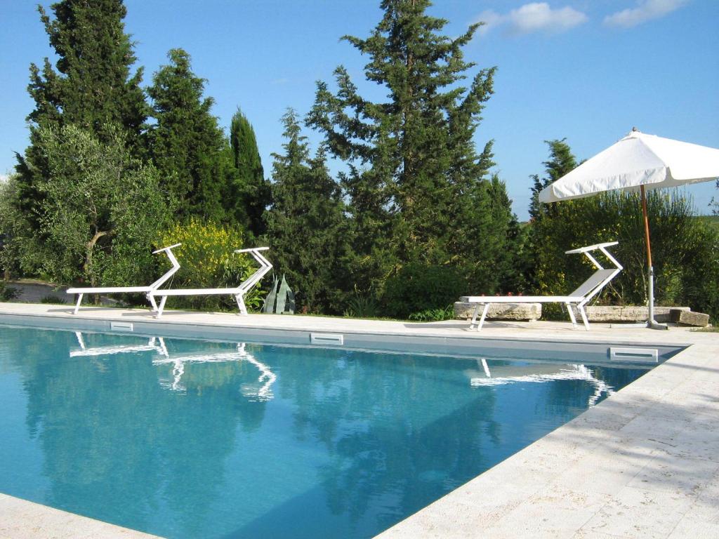 The swimming pool at or close to Certine Agriturismo