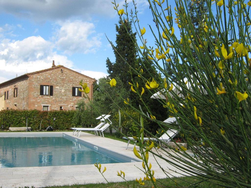 The swimming pool at or close to Certine Agriturismo