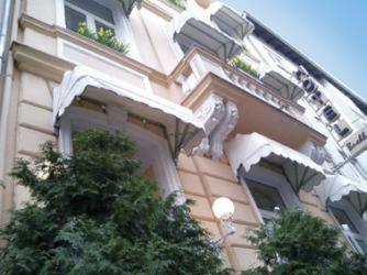 Budova, kde se hotel nachází