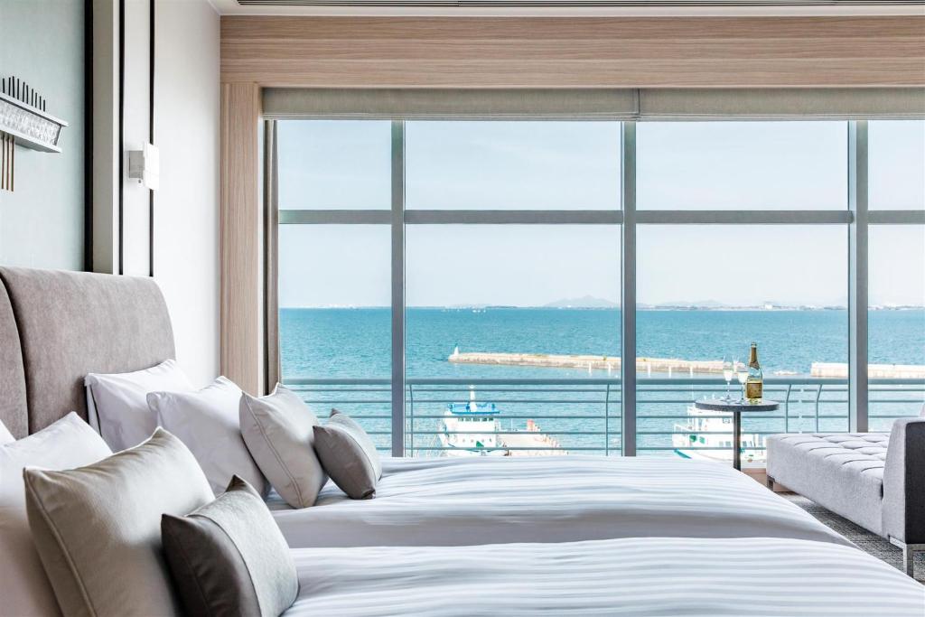 Postel nebo postele na pokoji v ubytování Biwako Hotel