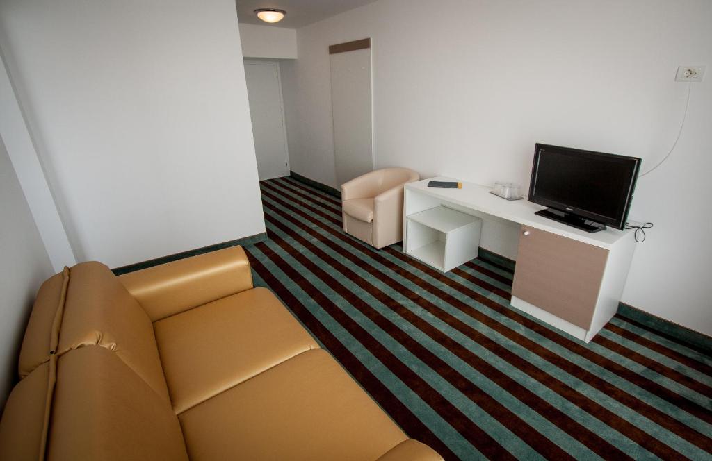 TV a/nebo společenská místnost v ubytování Hotel Opal