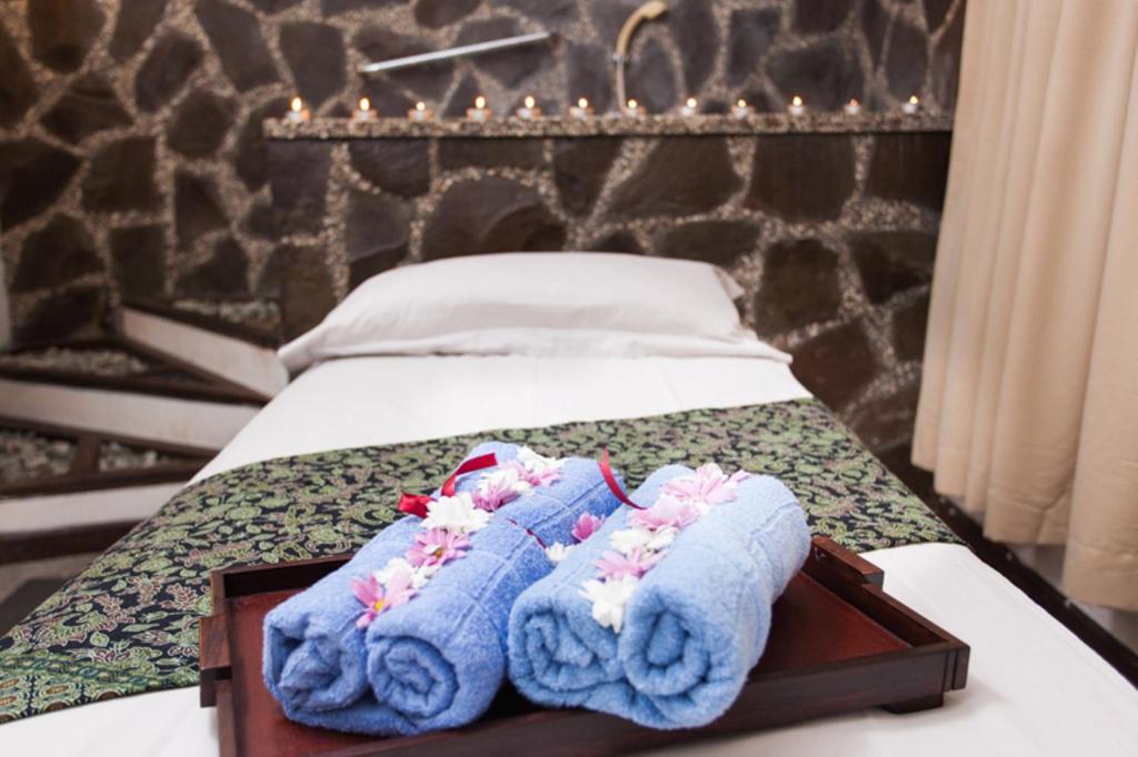 Postel nebo postele na pokoji v ubytování Hotel Sahid Surabaya