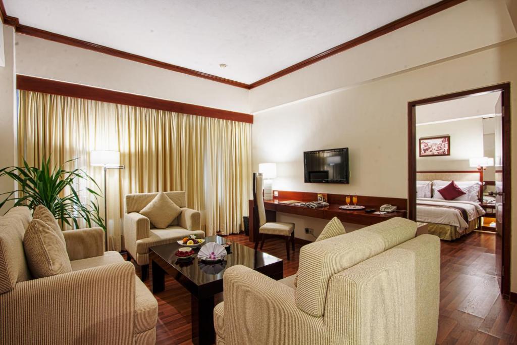 TV a/nebo společenská místnost v ubytování Hotel Sahid Surabaya