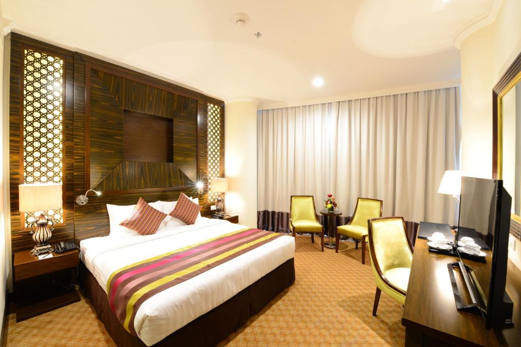 Postel nebo postele na pokoji v ubytování Landmark Premier Hotel