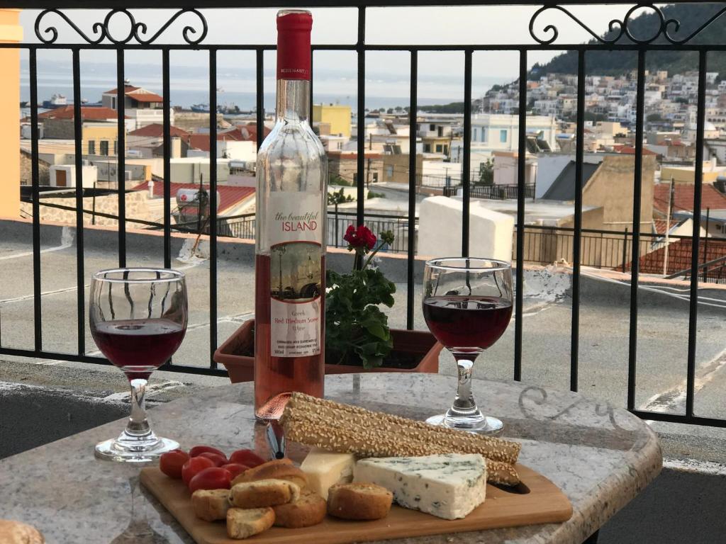 MUSEUM NEIGHBORHOOD APARTMENTS SEVASTI - отзывы и видео