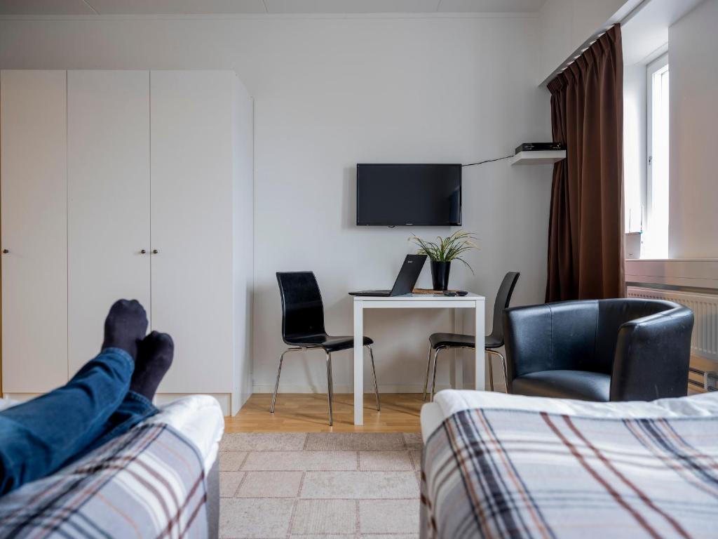TV a/nebo společenská místnost v ubytování Slagsta Gate Hotell