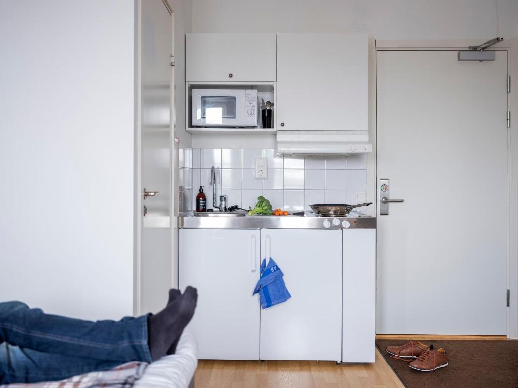 Kuchyň nebo kuchyňský kout v ubytování Slagsta Gate Hotell