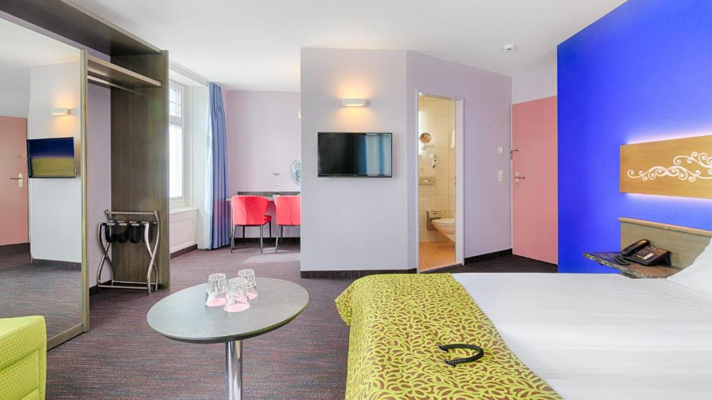 TV a/nebo společenská místnost v ubytování Hotel Drei Könige Luzern