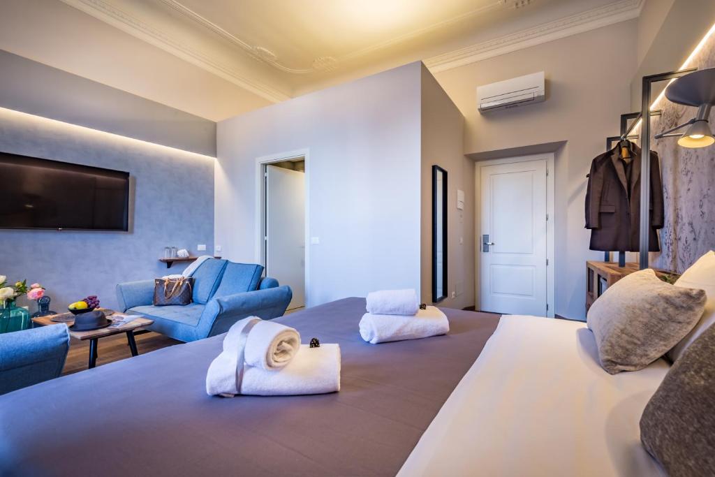 a room with a bed and a living room at Palazzo dei Conti Residenza d'Epoca in Florence