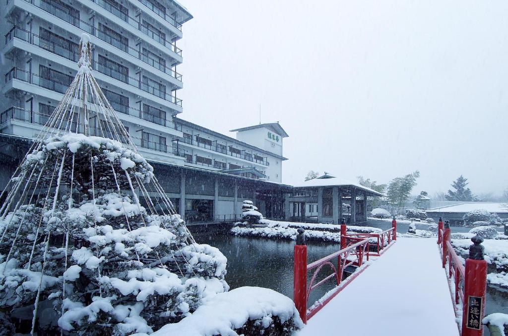 仙台秋保温泉 篝火の湯 緑水亭 v zimě