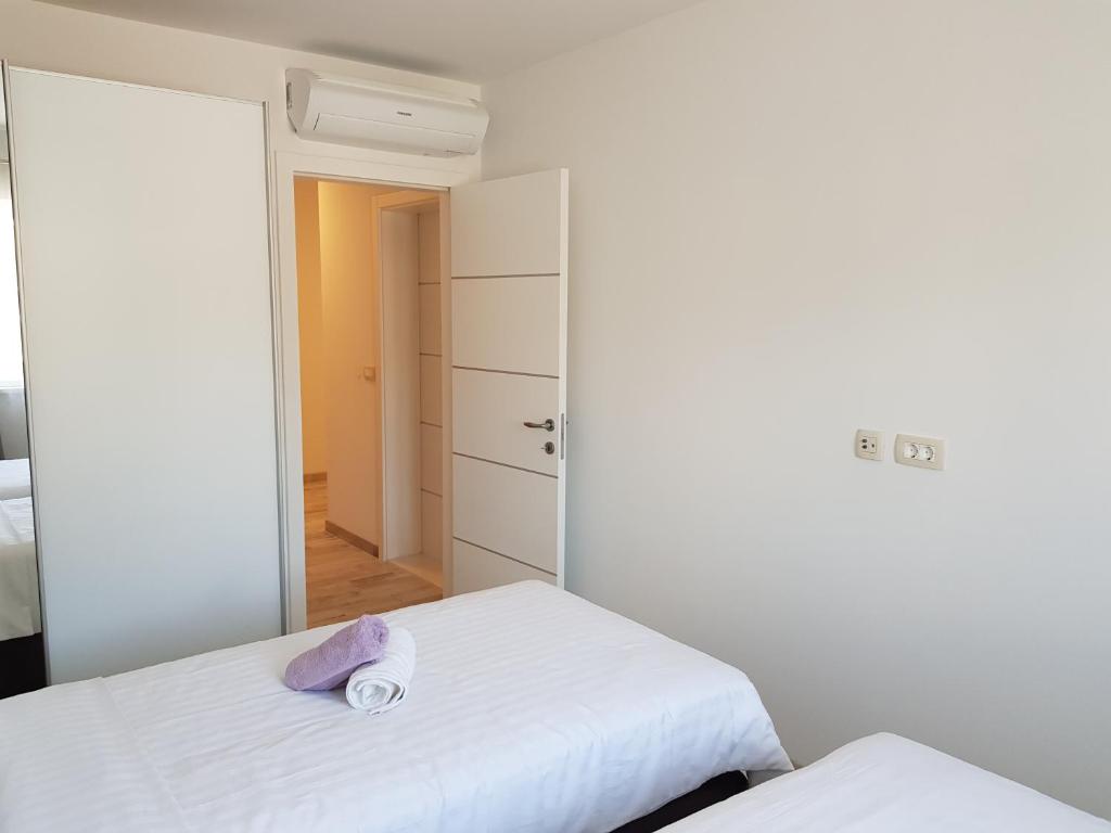 Postel nebo postele na pokoji v ubytování Apartmani MARELLA