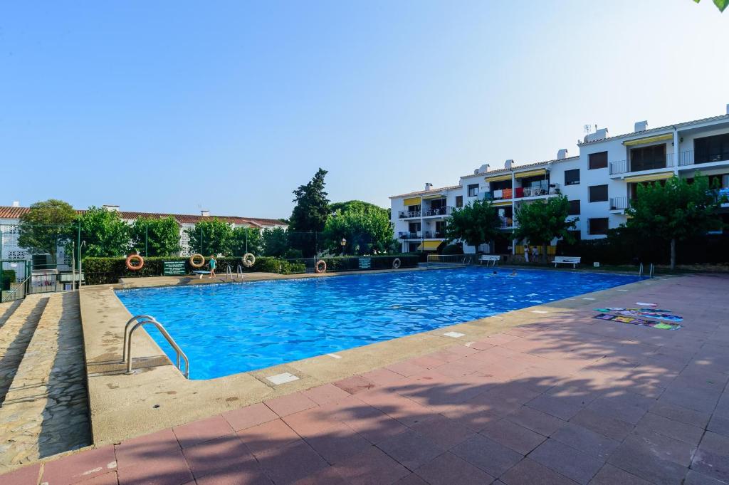 Bazén v ubytování M-1 CALELLA DE PALAFRUGELL 4 PAX nebo v jeho okolí